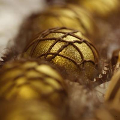 quadro decorativo bombom gourmet chocolate dourado