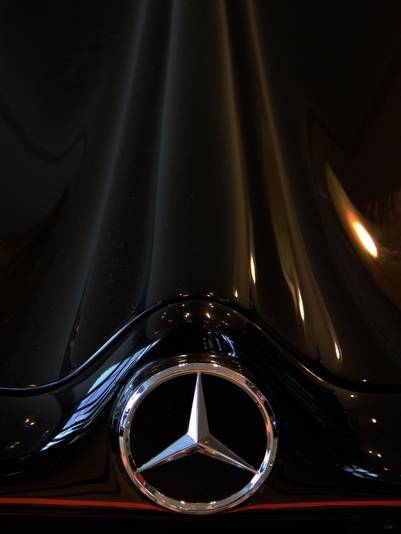 Símbolo da Mercedes-Benz em carro antigo