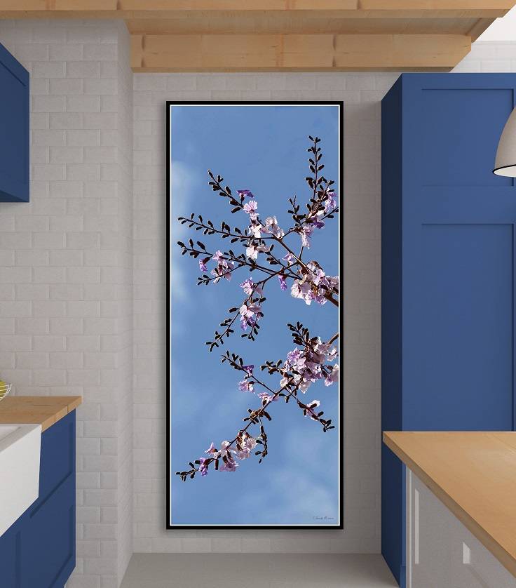 quadro de flor na cozinha azul